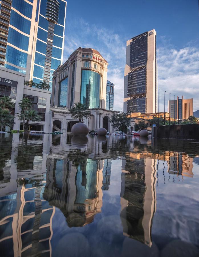 Safi Royal Luxury Valle San Pedro Garza Garcia Екстериор снимка The Petronas Twin Towers, Kuala Lumpur