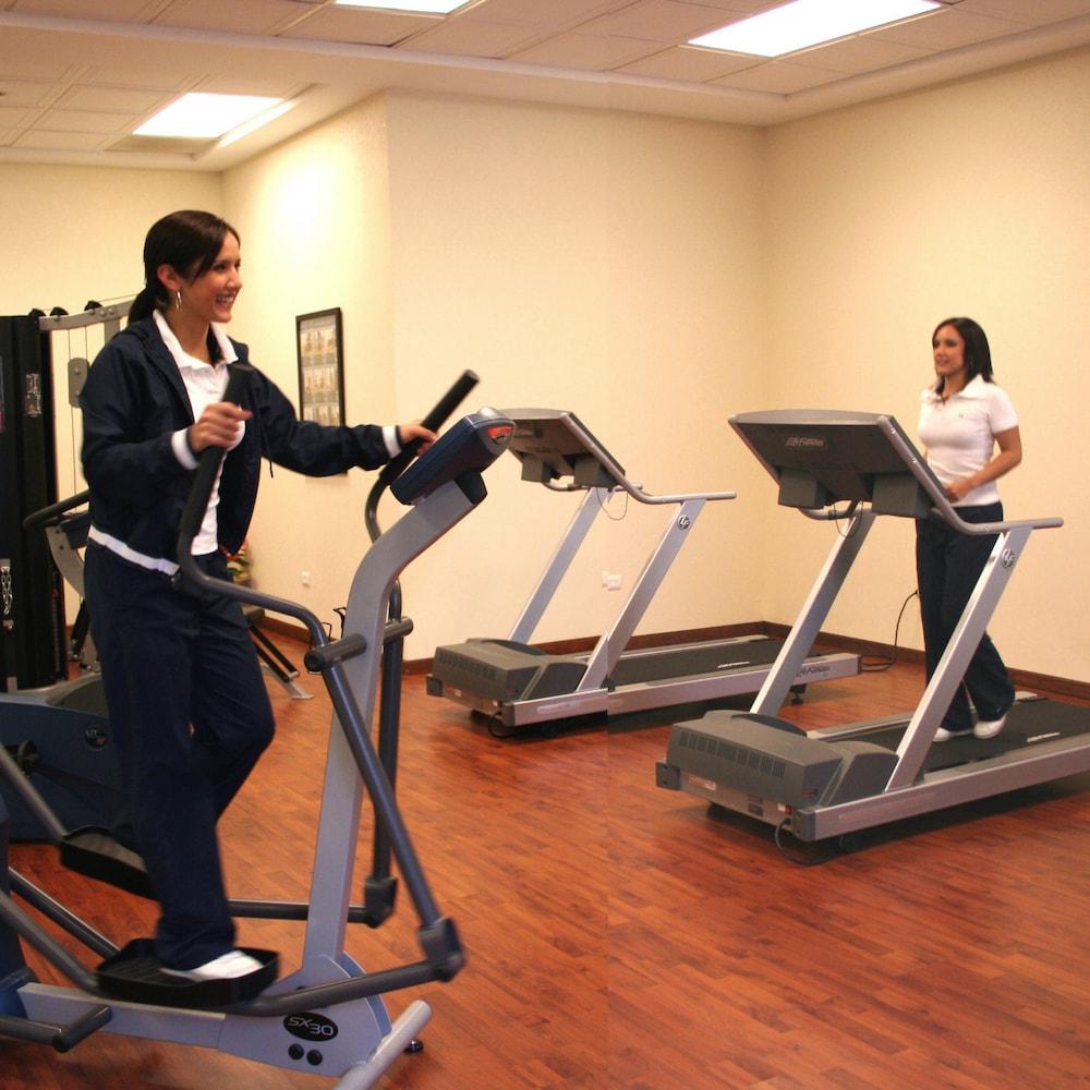 Safi Royal Luxury Valle San Pedro Garza Garcia Екстериор снимка Two women on treadmills