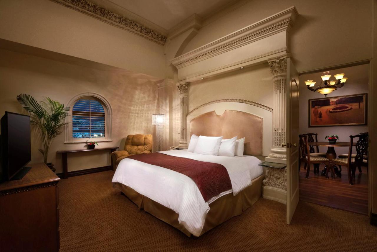 Safi Royal Luxury Valle San Pedro Garza Garcia Екстериор снимка A guest room at the Wynn