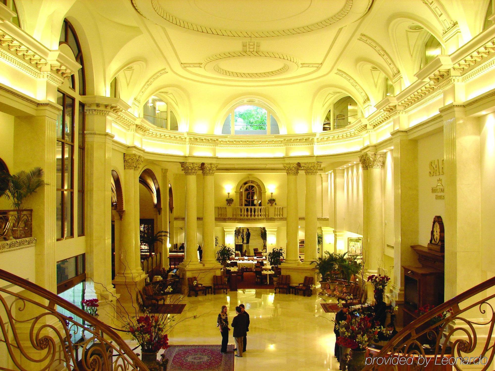 Safi Royal Luxury Valle San Pedro Garza Garcia Интериор снимка The lobby of the hotel