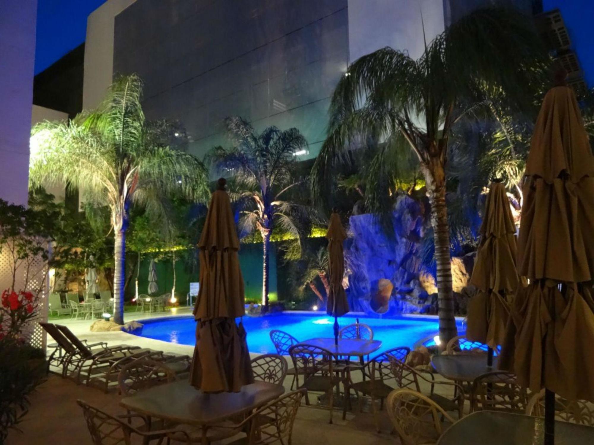 Safi Royal Luxury Valle San Pedro Garza Garcia Екстериор снимка Hotel's pool