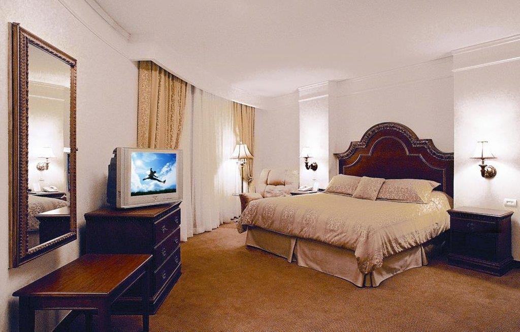 Safi Royal Luxury Valle San Pedro Garza Garcia Стая снимка A bedroom at the Waldorf Astoria New York